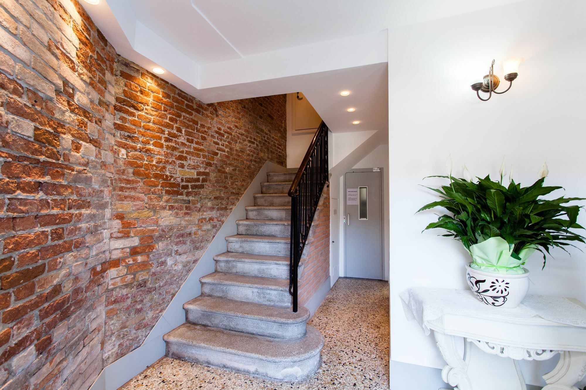Prince Apartments Венеция Экстерьер фото